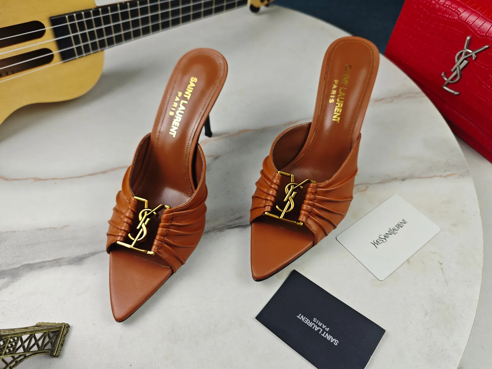 👟👟Ex-factory price 520👟👟 【Saint Laurent】Yves Saint Laurent, stiletto heel YSL sandals💃2024 early autumn counter synchronized with the latest styles, YSL, decoration👠 Classic and high-quality glamorous masterpieces, the hottest spring and summer series in the counter, with temperament, fashion, classic and attractive design style 😌The on-foot effect is particularly beautiful〰️, the material is imported from Italy, small black cow, imported black patent leather, lining, and foot pads; sheepskin, heel height, stiletto 9cm, size 35-41 (34.41.42 must be customized, non-returnable) outsole; imported genuine leather outsole, complete with counter packaging